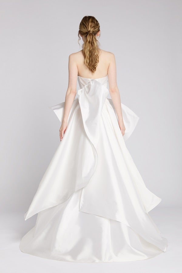 アントニオ・リーヴァ | ウェディングドレスショップ【MIRROR MIRROR】